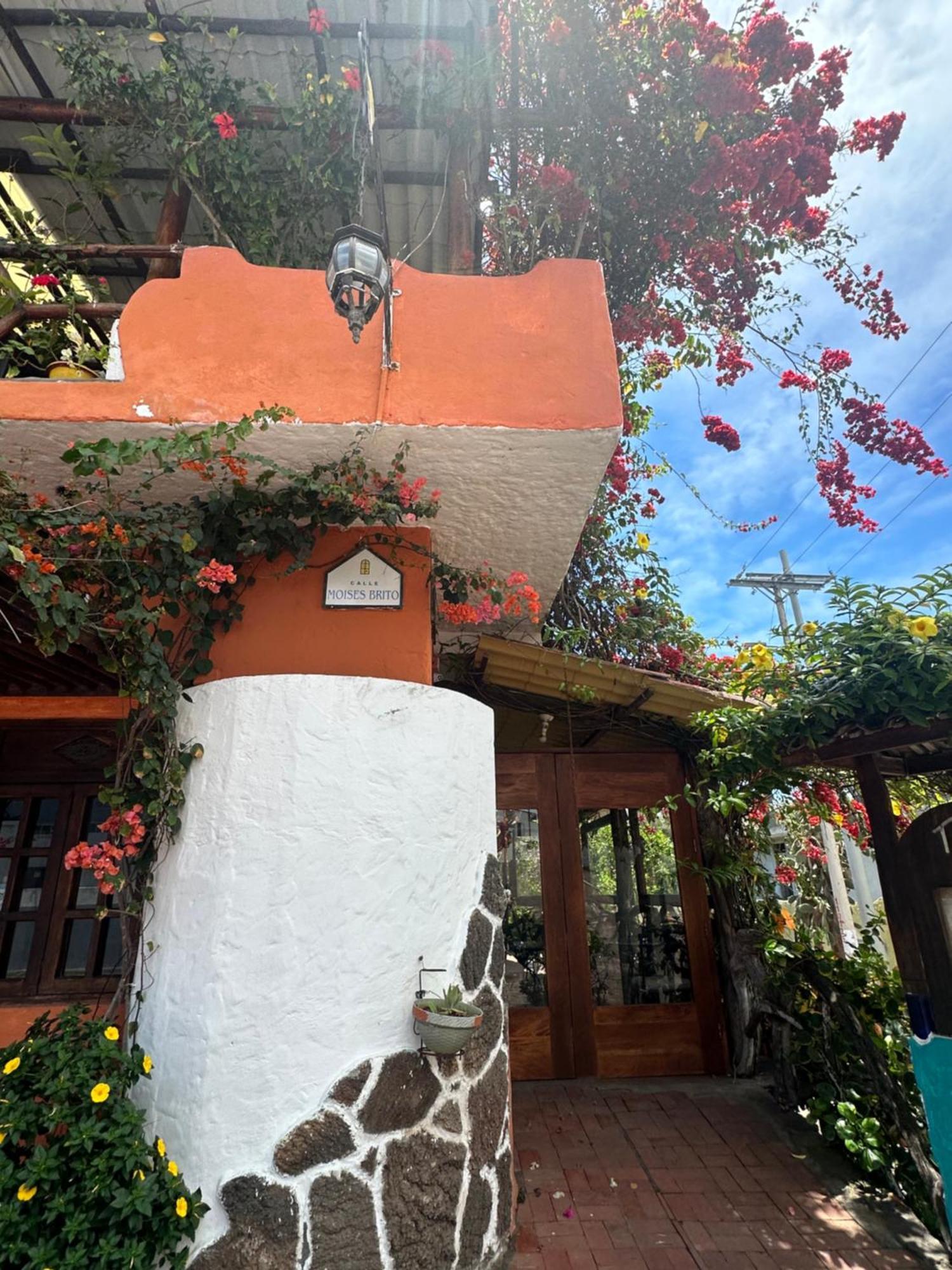 Casa Del Lago Lodging House Puerto Ayora  Dış mekan fotoğraf